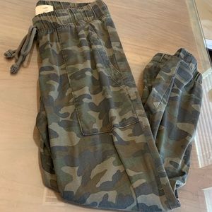 Cloth & Stone Camo Jogger SZ S